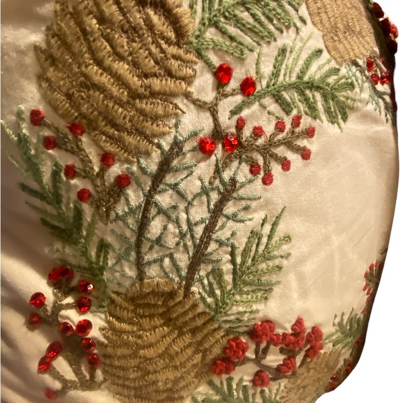 Pottery Barn 2 Tan XL Down Filled Pillows W Christmas Wreath Embroidery Beaded - Picture 4 of 16